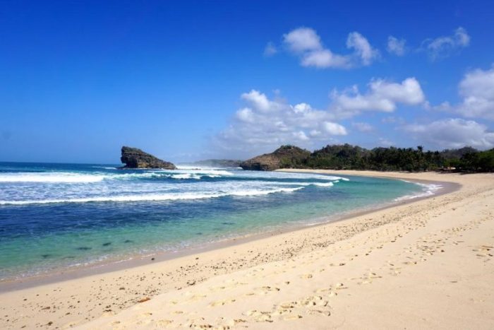 A Road Trip Guide to Pacitan’s Most Scenic Beaches