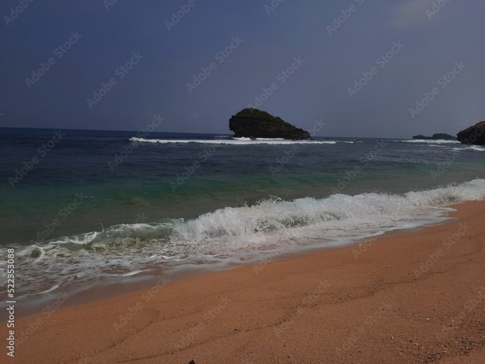 Understanding the Tides and Waves at Watu Karung Beach