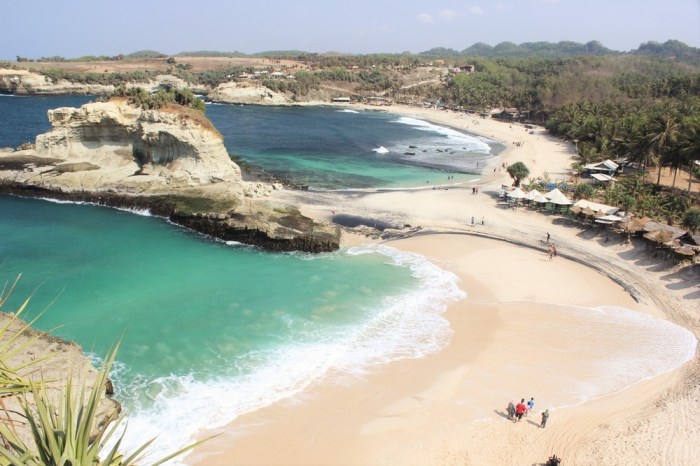A Road Trip Guide to Pacitan’s Most Scenic Beaches