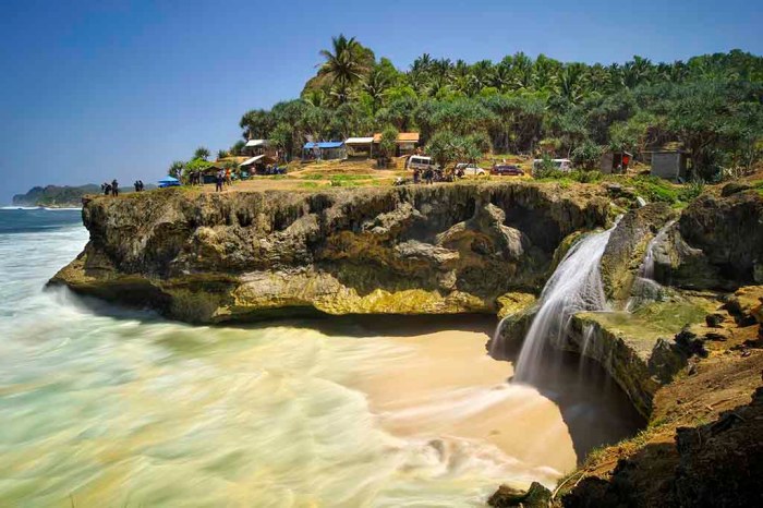 Exploring the Caves and Coastal Wonders of Pacitan