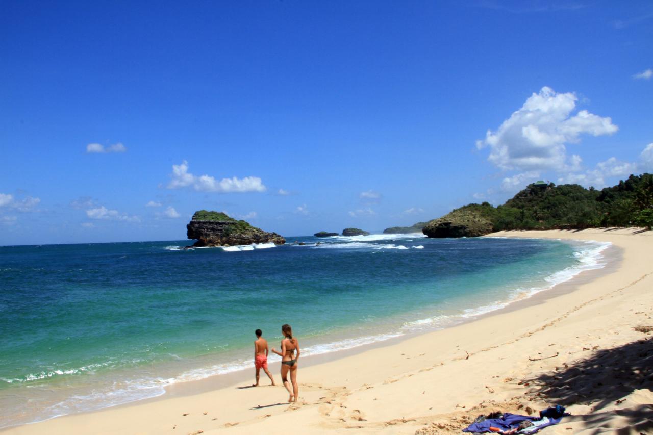 TIRTO-antarafoto-pantai-watukarung-pacitan-190816-ds-1
