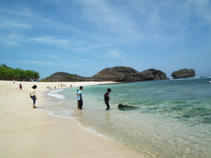 Karung watu pantai wisata pacitan surga menikmati