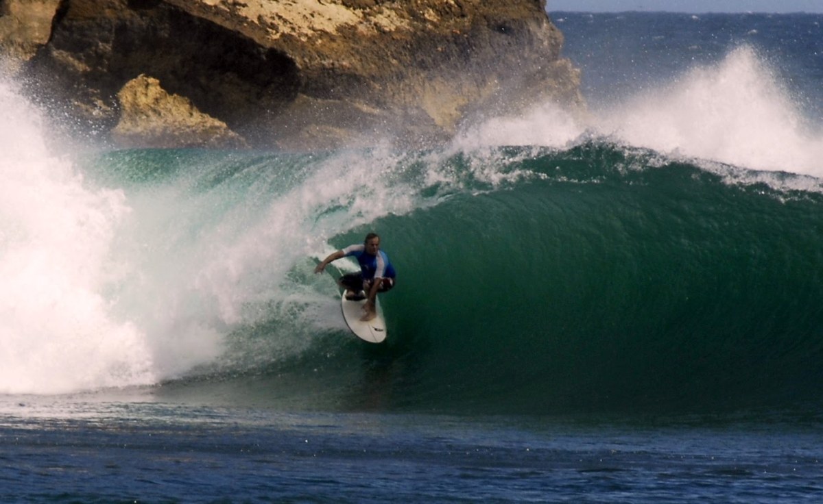 Surfing watu karung