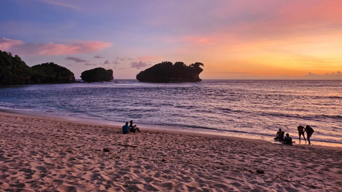 Surfing Events and Competitions at Watu Karung